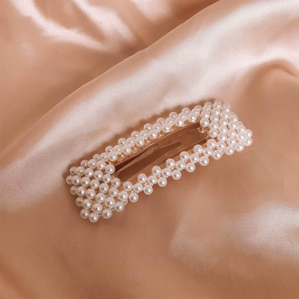 Hair clip with pearls